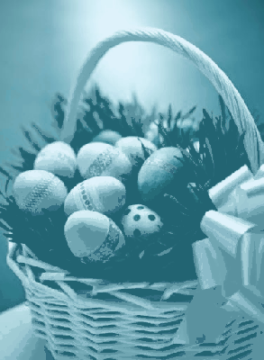 Malutki koszyczek z pisankami i różową kokardką